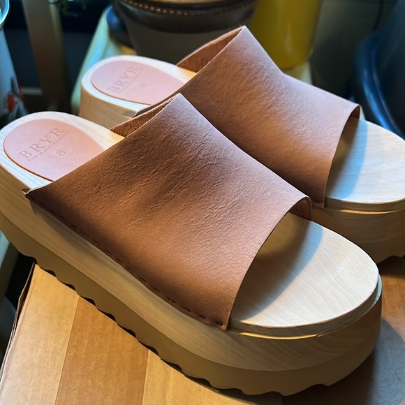✨New In Box✨ - BRYR Chonk Slides in Adobe (Sz 8) - Picture 3 of 7